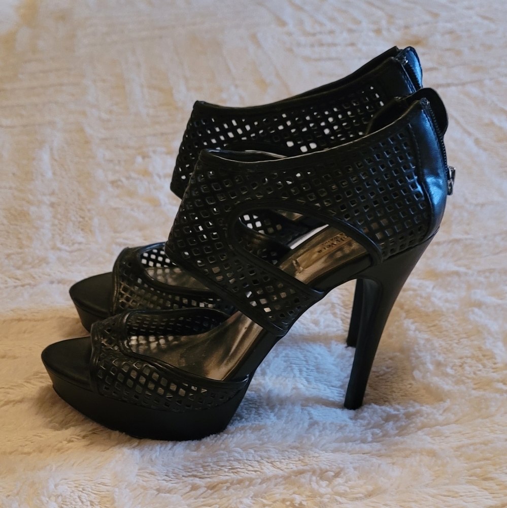 Simply Vera black net stilettos